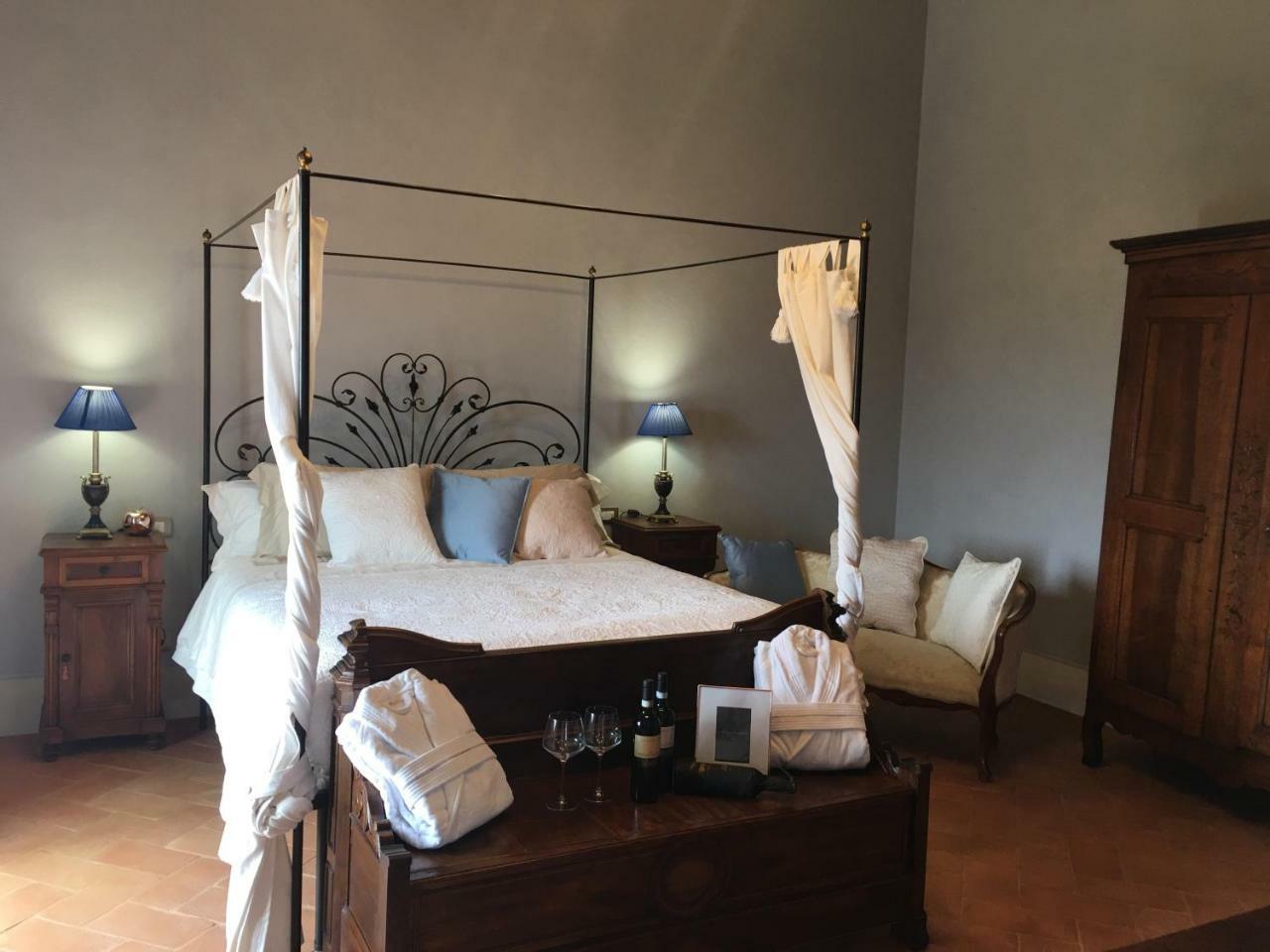 Cordella In Valdorcia Truffle And Olive Oil Resort Montalcino Exterior foto
